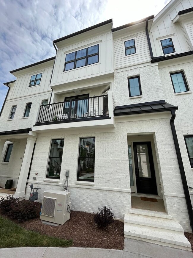 Building Photo - Stunning 2BD*, 3.5BA Raleigh Townhome with Bonus Office/Den on First Floor and 2-Car Attached Garage