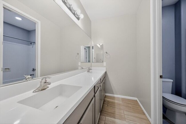 Building Photo - Stunning 5 Bed/5Bath Home in Gated Community – Over 3,100 SqFt of Modern Living -New Carpet throu...