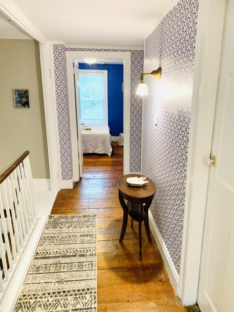 upstairs hallway - 1579 Pleasant St