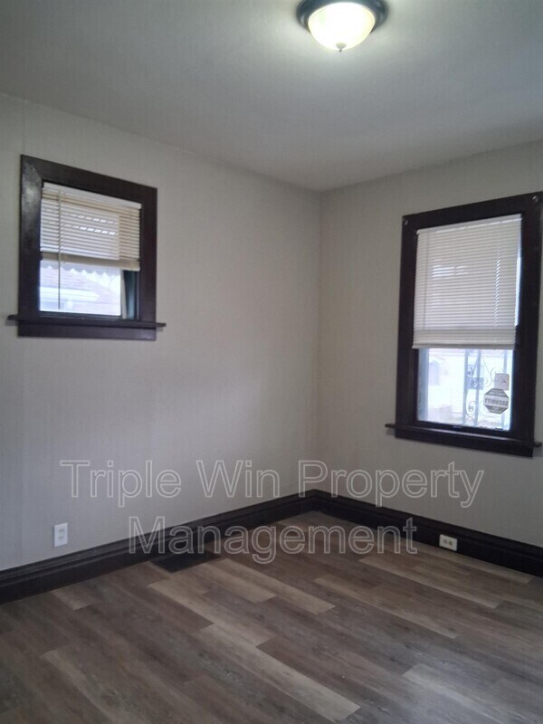 Building Photo - 4891 Hummelsheim Ave