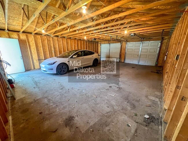 Building Photo - 813 N Sanborn-1 bedroom house with large two car garage
