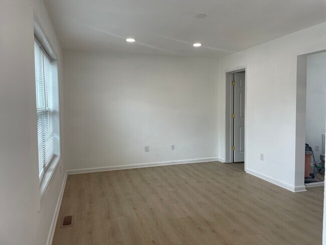 Building Photo - 100 Gibson Park Dr
