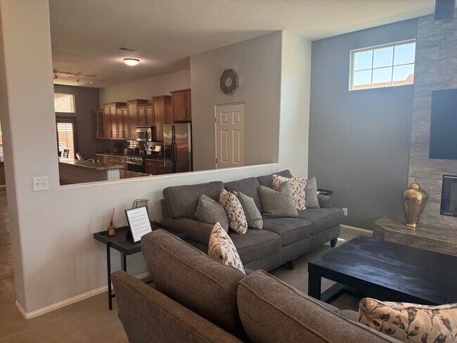 Building Photo - 54610 Avenida Alvarado