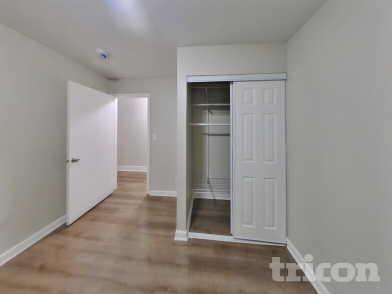 Building Photo - 820 Shenandoah Ln N