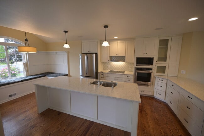 Building Photo - 3 bed 2 bath home near Carrie Blake Park, ...