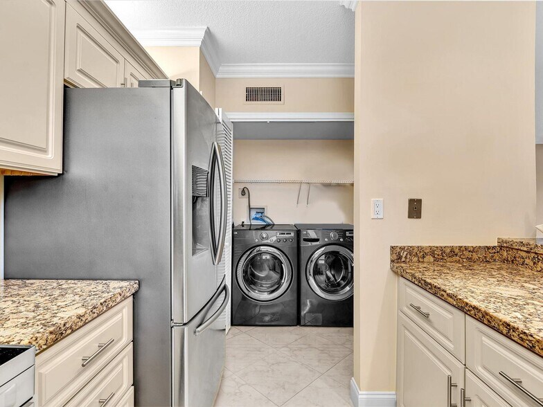 Building Photo - 333 SE 20th Ave