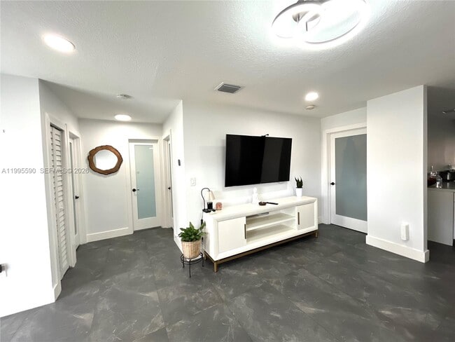 Building Photo - 511 SW 115th Ave