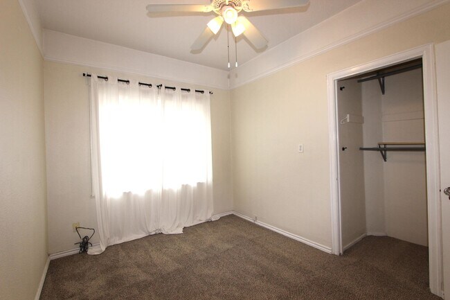 Building Photo - Gorgeous 2 bedroom 1 bathroom downstairs apartment available May 1, 2026 with a MOVE IN SPECIAL