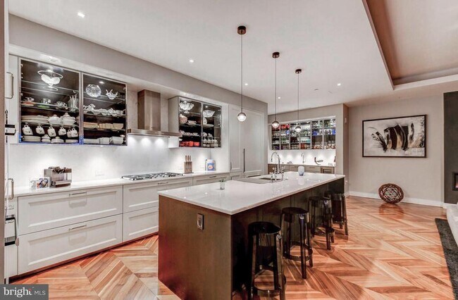 Building Photo - 300 International Drive