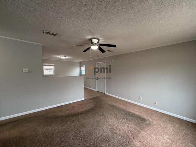 Building Photo - 5700 E 10th Ave