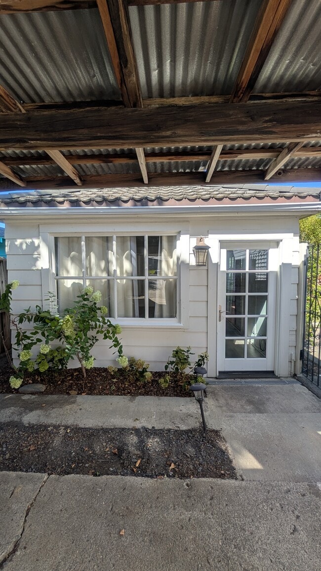 Building Photo - 829 Pordon Ln