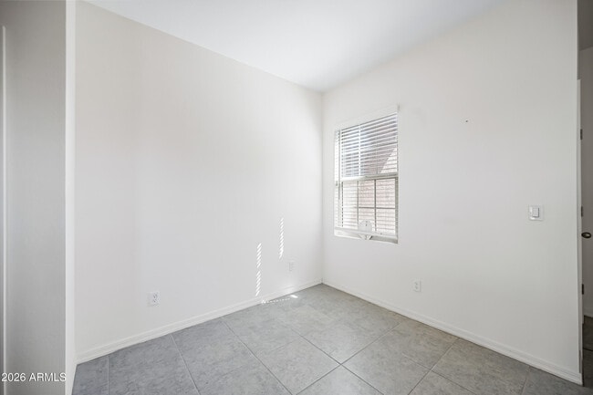 Building Photo - 2430 E Alonso Dr