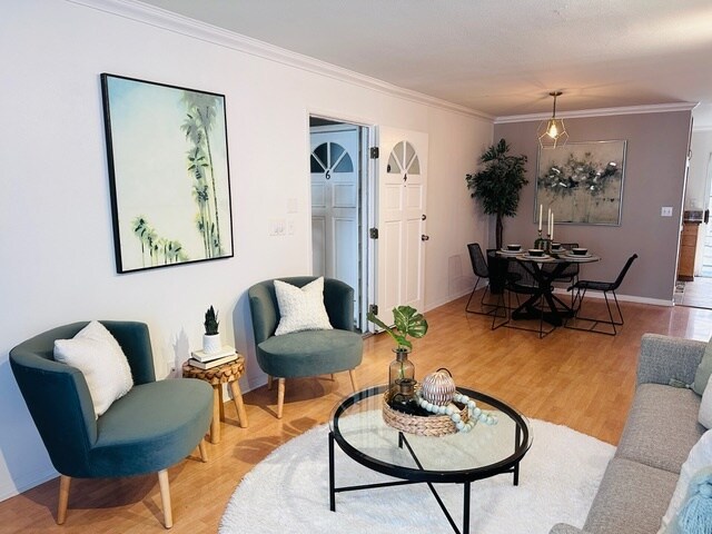 Open living/dining space - 2474 S Centinela Ave