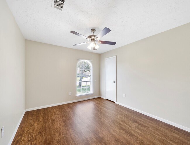 Building Photo - 7962 Southmeadow Dr