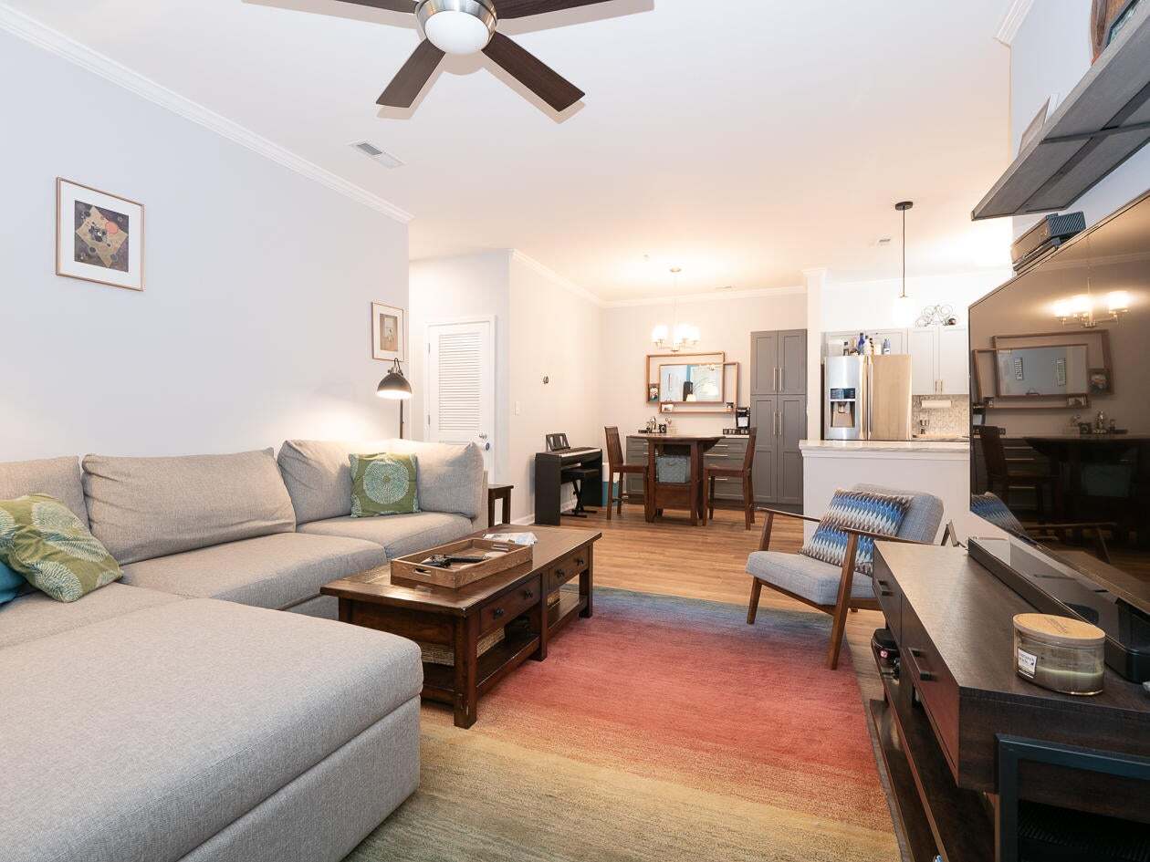 family room to dining and kitchen - 500 Bucksley Ln