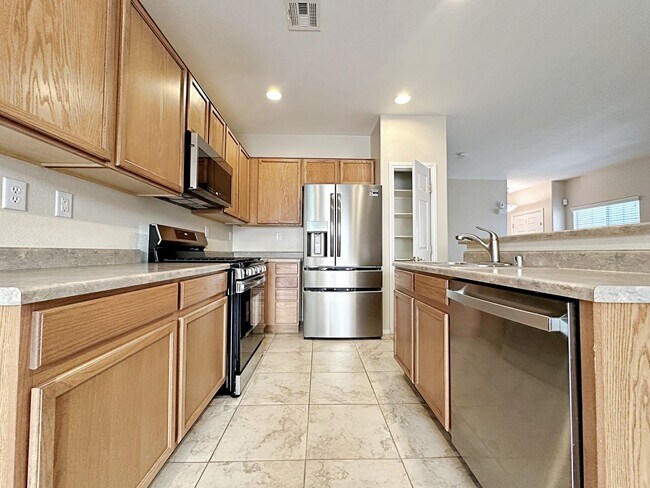 Building Photo - 3 BEDROOM + LOFT HOME IN GATED COMMUNITY IN NORTHWEST