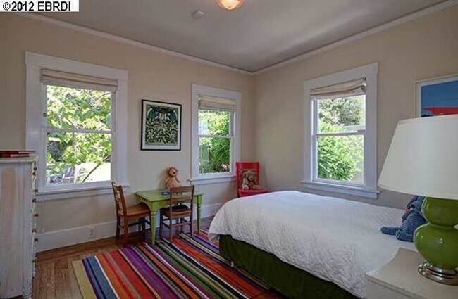 Building Photo - Gorgeous North Berkeley 3 Bedroom