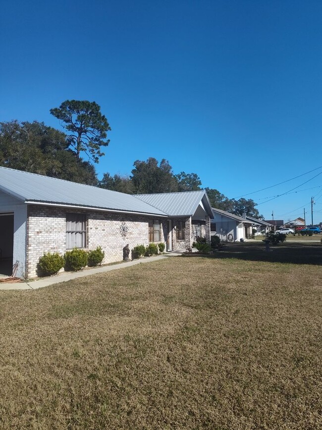 Building Photo - NE OCALA HOME