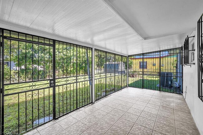Building Photo - 17115 NW 12th Ct