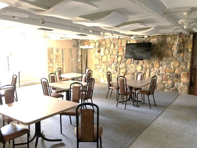 Building Photo - 1555 Tarpon Center Dr
