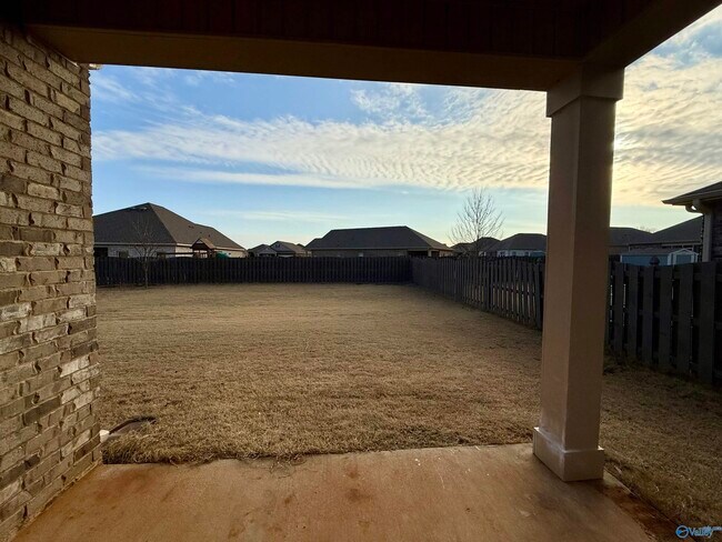 Building Photo - 116 River Haven Dr