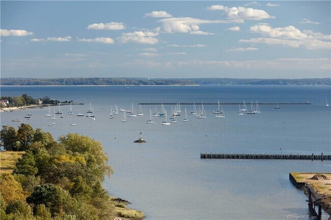 Building Photo - 850 Pacific St