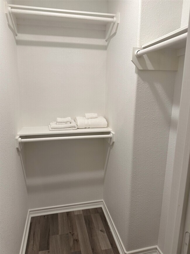 Building Photo - 16625 E Lynbrook