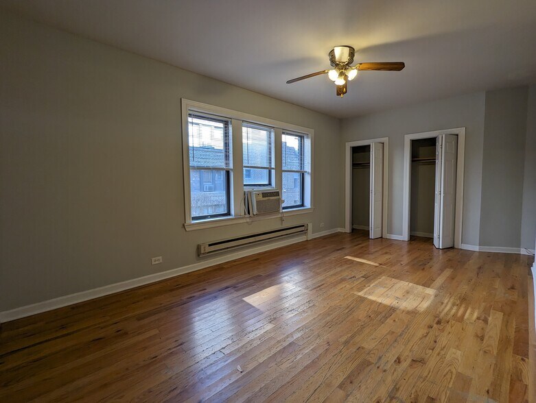 Building Photo - 3721 N Pine Grove Ave