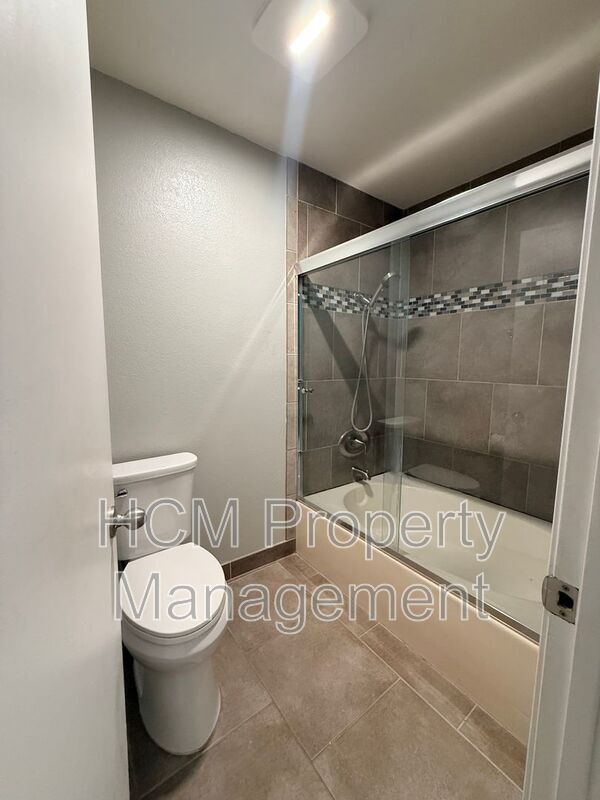 Building Photo - 4852 Cabana Dr