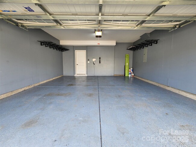 Building Photo - 1295 Farm Branch Dr SW
