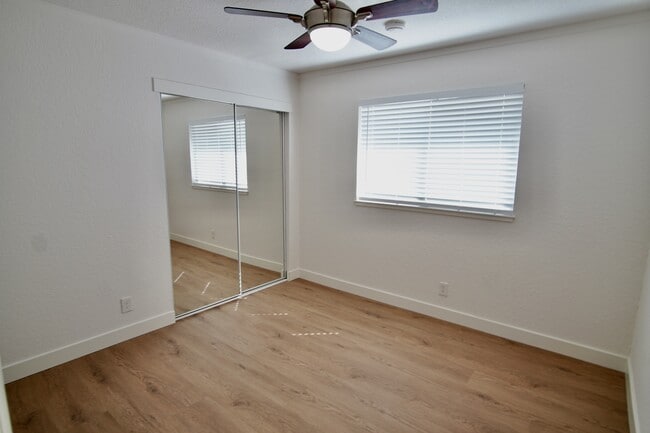 Building Photo - 4400 Sunrise Ct