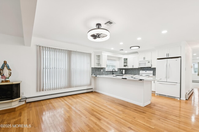 Building Photo - 112 Barbuda St