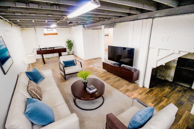 Building Photo - 3 Bedroom Bungalow - West Side