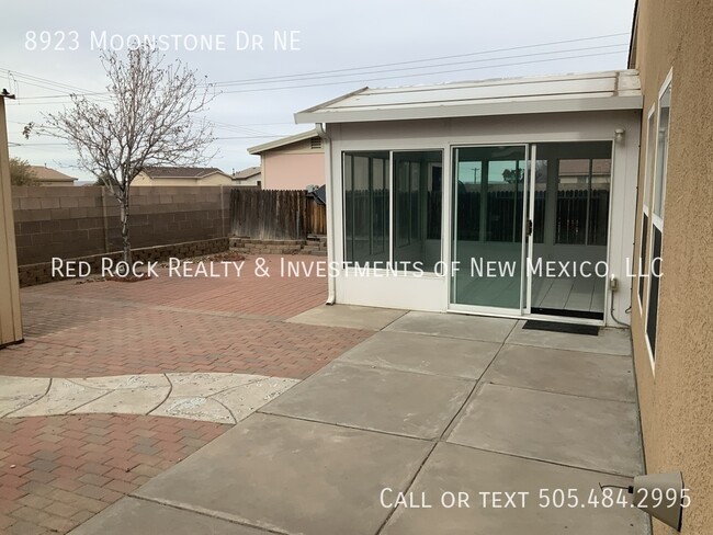 Building Photo - 5BR/2.5BTH Home in La Cueva!