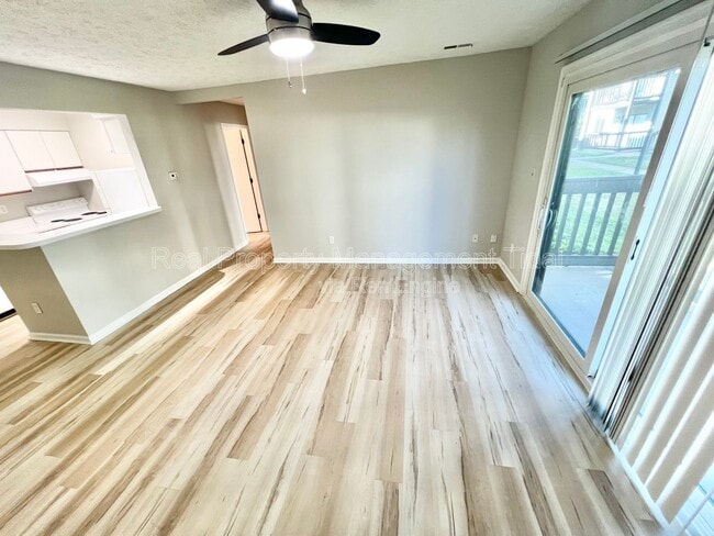 Building Photo - 302 Wells Ct