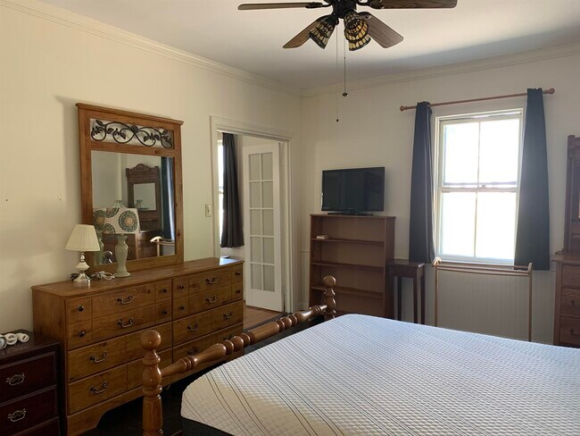 Building Photo - 340 NH-45