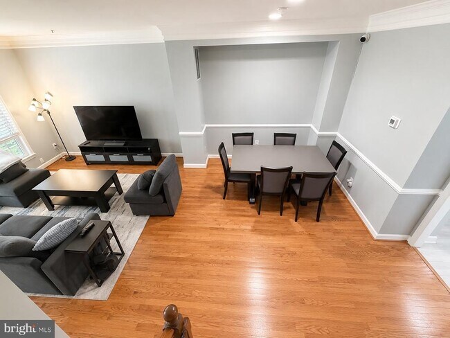 Building Photo - 506 Fallsgrove Dr