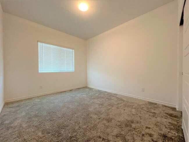 Building Photo - 4 BEDROOMS, 2.5 BATHS AT VILLIAGES AT TULE...