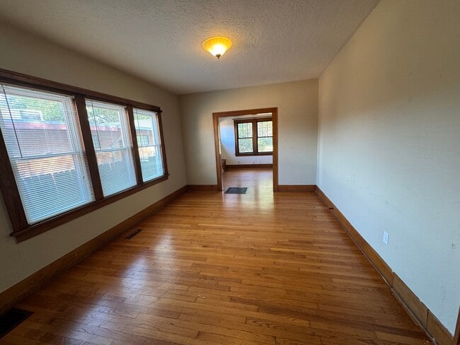 Building Photo - 512 S Crawford Ave