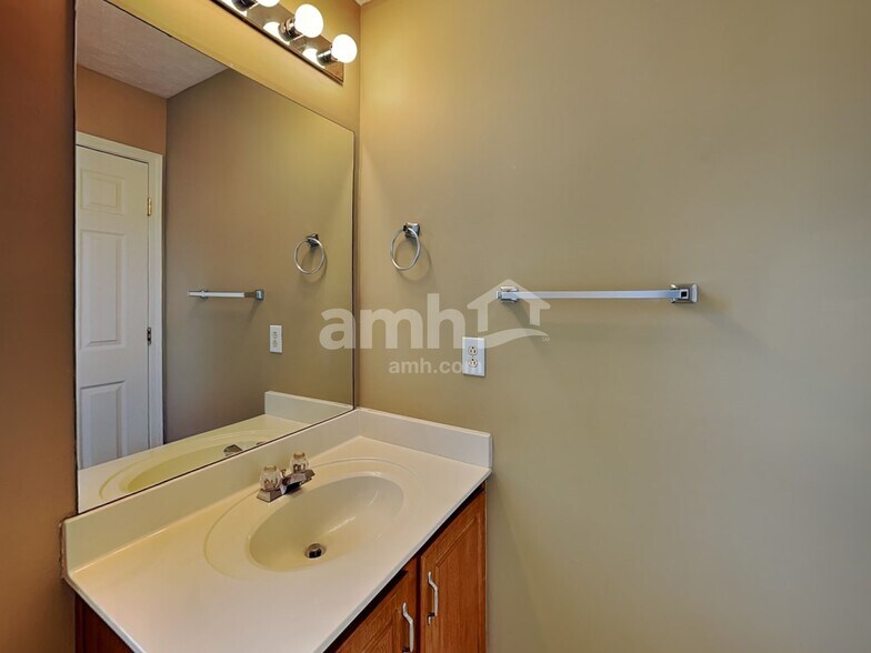 Building Photo - 1000 Brianne Ct
