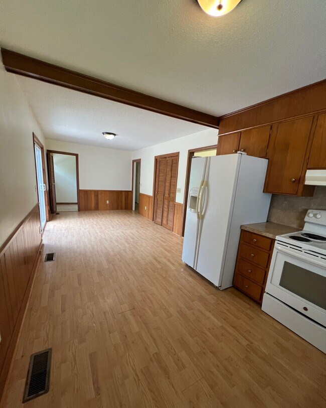 Building Photo - 1521 Cedar Ln