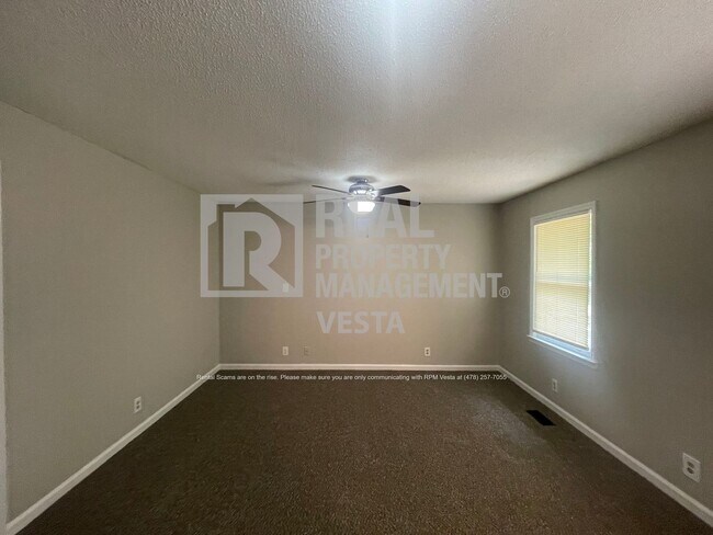 Building Photo - 102 River Chase Court-