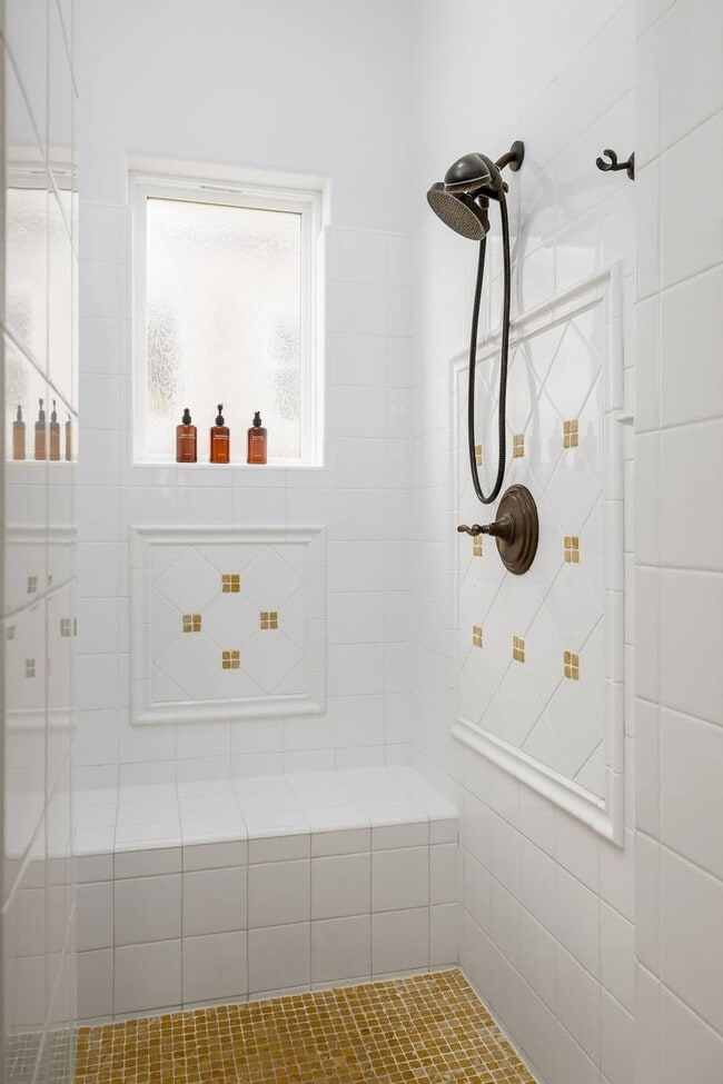 Building Photo - 125 Chinquapin Ave