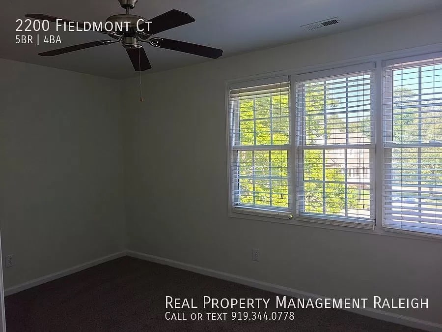 Building Photo - Room in House on Fieldmont Ct