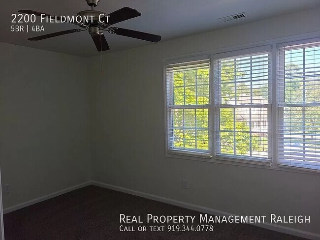 Building Photo - Room in House on Fieldmont Ct