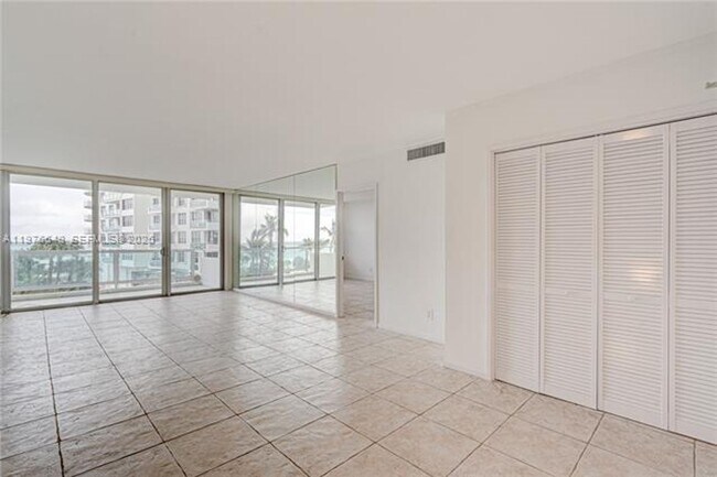 Building Photo - 5161 Collins Ave