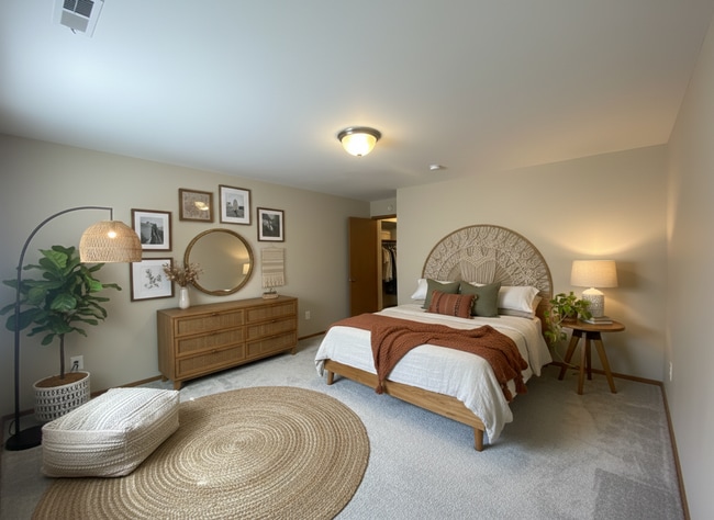 Building Photo - Cozy 2 Bedroom, 1 Bath Apartment with Balcony - Welcome Home!