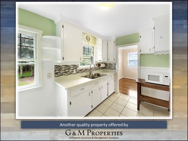 Building Photo - 3-Bedroom Single-Family - Walk to Strong/UofR!