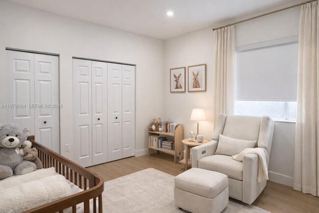 Building Photo - 354 NE 35th Ave