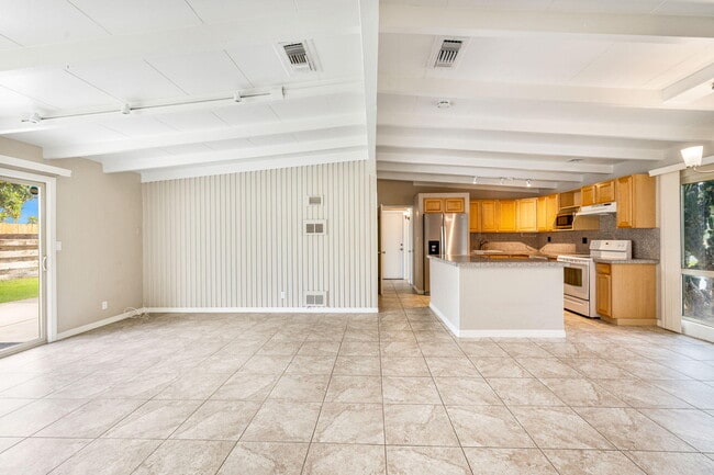 Building Photo - 71996 Vista Del Rio